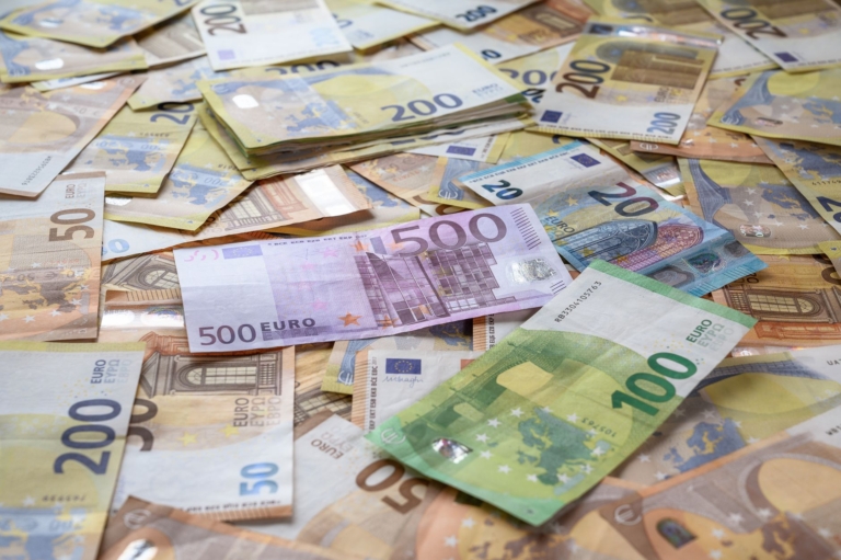 Euro Bölgesi’nin Ticaret Açığı Geçen Yıla Göre Artış Gösterdi